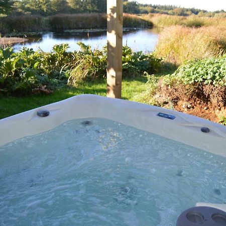 Rose Shepherds Hut Badlesmere Екстер'єр фото